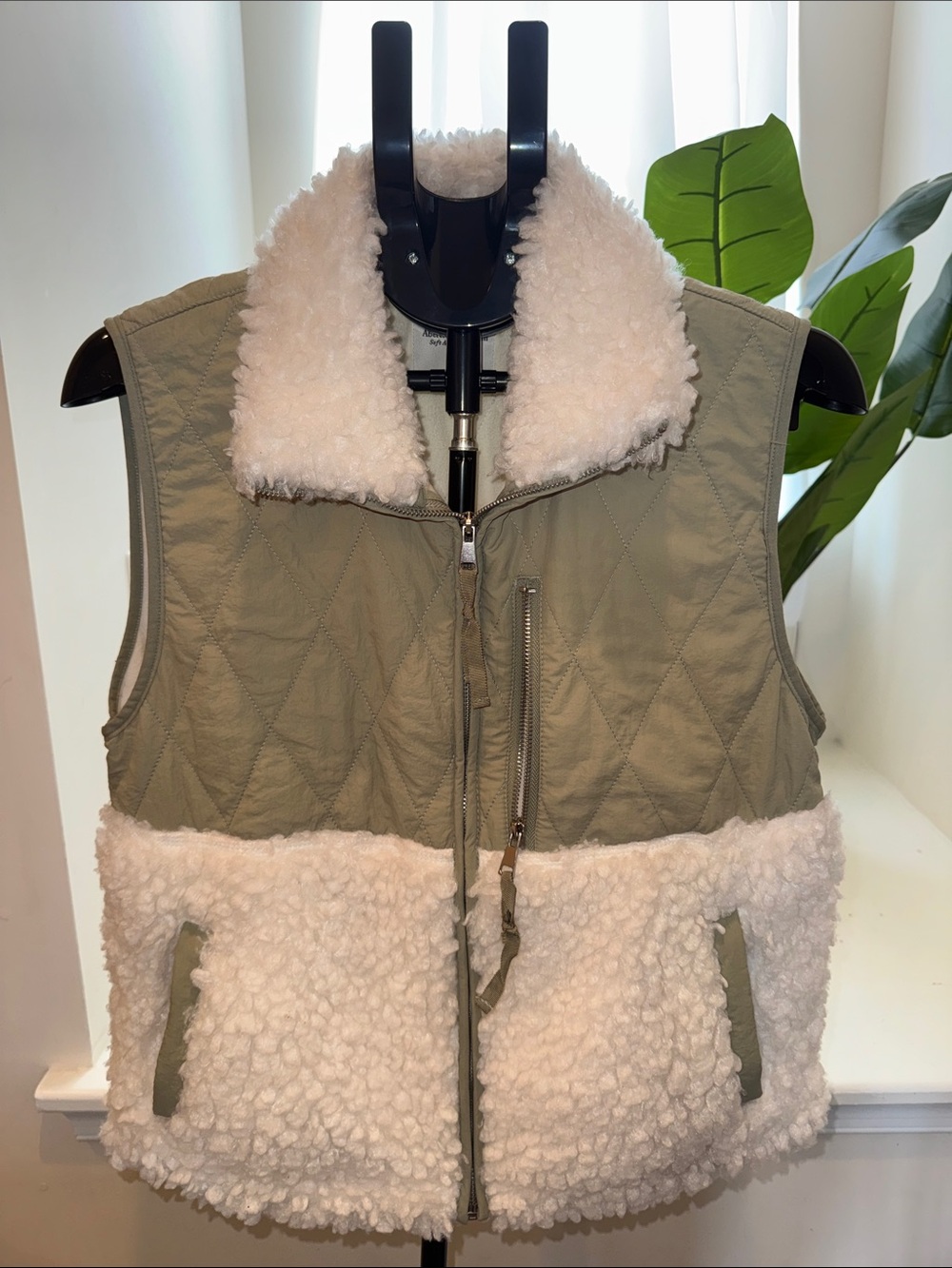 Abercrombie & Fitch Quilted Olive Green Sherpa Vest